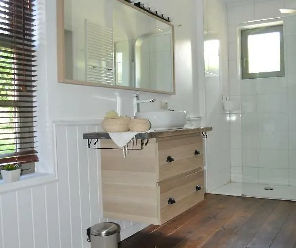 L'eau Claire Nocleg ze śniadaniem 4*